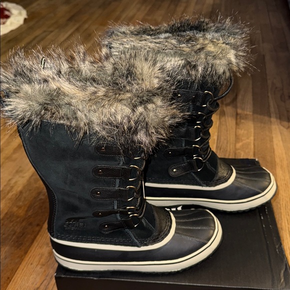 Sorel Black and Gray Winter Boots - Picture 12 of 17